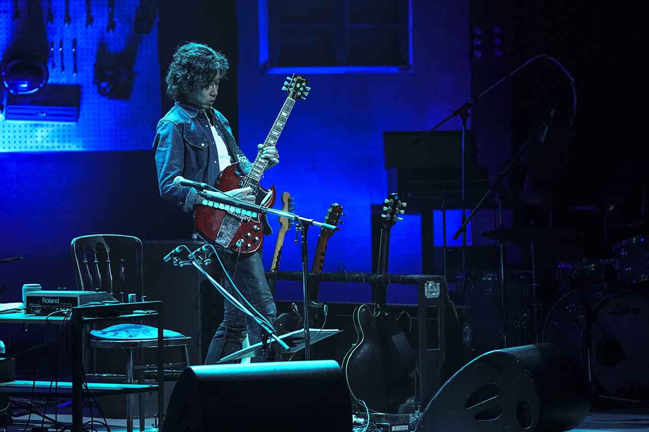 「斉藤和義 弾き語りツアー 2019 “Time in the Garage”」の様子。 (c)Speedstar Records