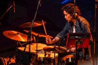 「斉藤和義 弾き語りツアー 2019 “Time in the Garage”」の様子。 (c)Speedstar Records