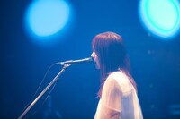 森彩乃（Vo, Key）（撮影：タカギユウスケ）