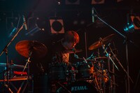 三輪幸宏（Dr）（撮影：タカギユウスケ）