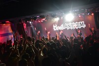 Devil ANTHEM.「でび無銭無双～重大発表SP～」の様子。