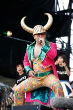 港カヲル（グループ魂）（撮影：中島たくみ）