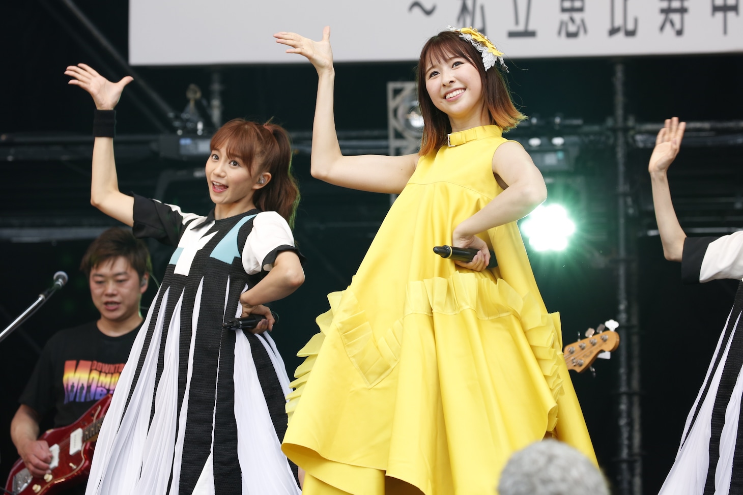 ももクロとエビ中による「COLOR」コラボの様子。（撮影：中島たくみ）