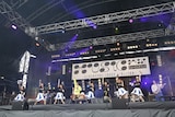 魔法少女になり隊とエビ中による「ちちんぷい」コラボの様子。(撮影:中島たくみ)