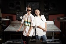 左からTOC（Hilcrhyme）、仲宗根泉（HY）。