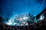 RADWIMPS「ANTI ANTI GENERATION TOUR 2019」千葉・ZOZOマリンスタジアム公演の様子。(Photo by Takeshi Yao)