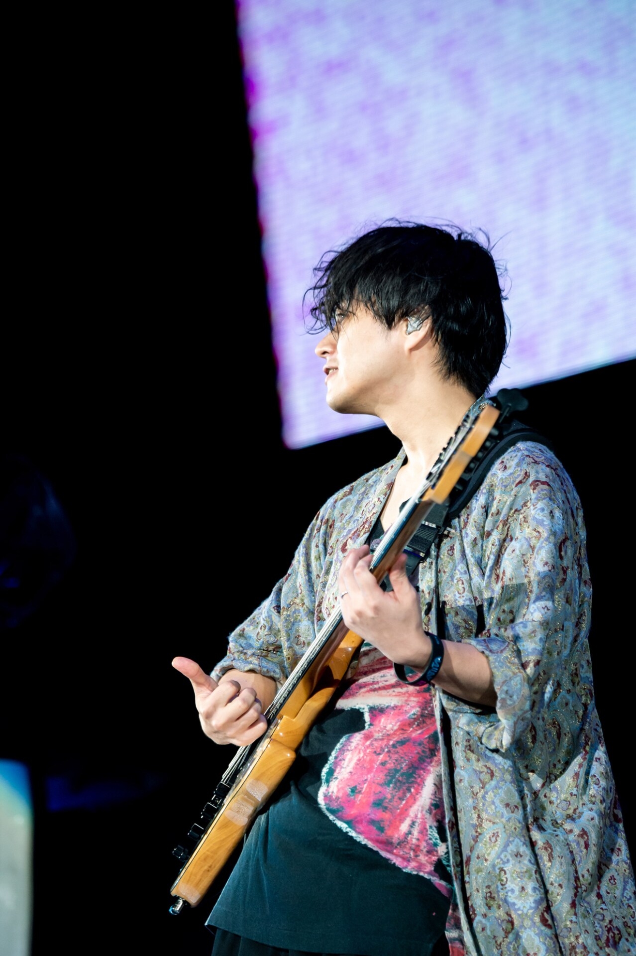 武田祐介（B）（Photo by Takeshi Yao） - RADWIMPS、スタジアム