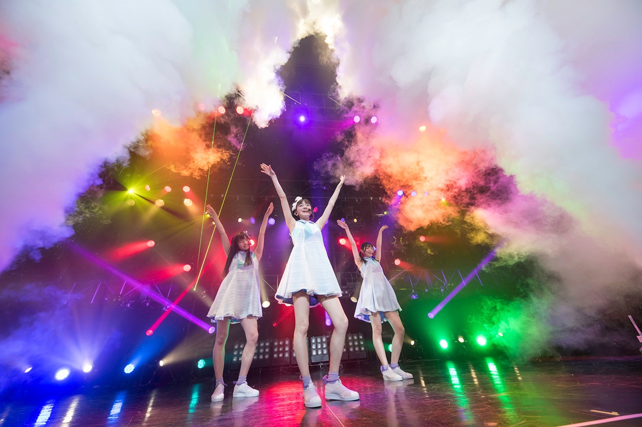 「インダ ビュリフォデイ」を披露するTask have Fun。（写真提供：Velvet management）