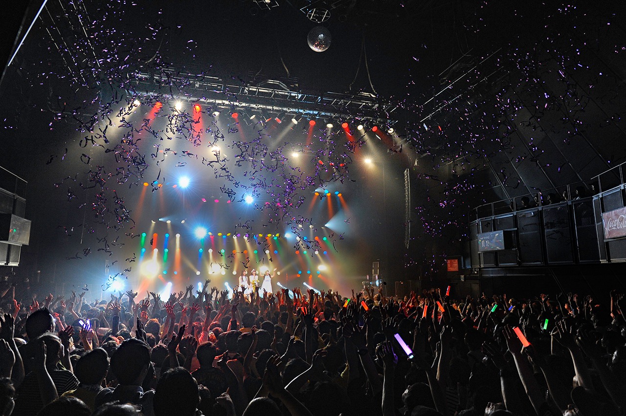 「キミなんだから」を披露するTask have Fun。（写真提供：Velvet management）