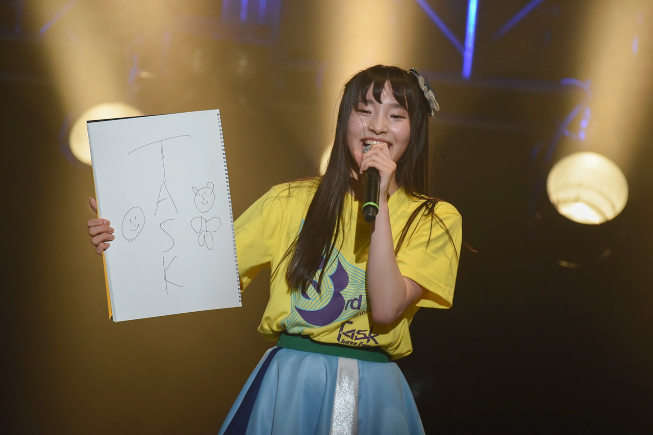 アンコールで披露したい曲を発表する里仲菜月。（写真提供：Velvet management）
