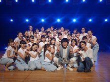 遊助「千羽鶴」ミュージックビデオ撮影の様子。（写真提供：ソニー・ミュージックレーベルズ）