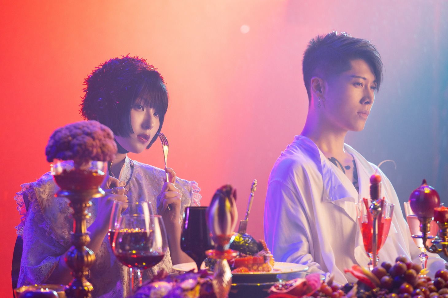 左からDAOKO、MIYAVI。