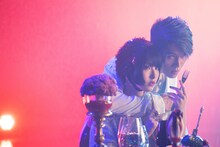 左からDAOKO、MIYAVI。