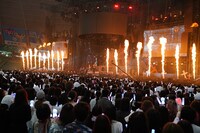 まふまふ「ひきこもりでもLIVEがしたい！～すーぱーまふまふわーるど2019＠メットライフドーム～」の様子。（撮影：加藤千絵［CAPS］/ 小松陽祐［ODD JOB］ / 新澤和久 / 堀卓朗［ELENORE］）