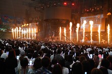 まふまふ「ひきこもりでもLIVEがしたい！～すーぱーまふまふわーるど2019＠メットライフドーム～」の様子。（撮影：加藤千絵［CAPS］/ 小松陽祐［ODD JOB］ / 新澤和久 / 堀卓朗［ELENORE］）