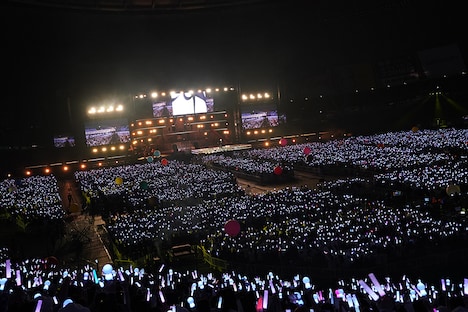 まふまふ「ひきこもりでもLIVEがしたい！～すーぱーまふまふわーるど2019＠メットライフドーム～」の様子。（撮影：加藤千絵［CAPS］/ 小松陽祐［ODD JOB］ / 新澤和久 / 堀卓朗［ELENORE］）