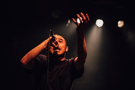 アフロ（MOROHA）（撮影：西槇太一）