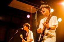 ヤマサキセイヤ（Vo, G / キュウソネコカミ）。（撮影：新倉映見）