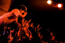 ヤマサキセイヤ（Vo, G / キュウソネコカミ）（撮影：新倉映見）