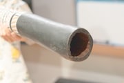 天然木のため、乾燥するとヒビ割れが起こることも。