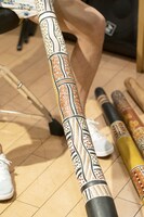 師匠のジャルー・グルウィウィさんが作ったディジュリドゥ。師匠の娘・セルマさんがペイントを施した。