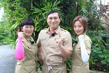 オオウナギ捕獲に意気込む川村エミコ（左）、春日俊彰（中央）、夏菜。 (c)テレビ新広島