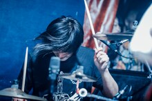 疋田武史（Dr / アルカラ）（撮影：西槇太一）