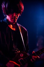 アルカラのサポートを務める爲川裕也（G）。（撮影：西槇太一）