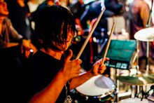 疋田武史（Dr / アルカラ）（撮影：西槇太一）