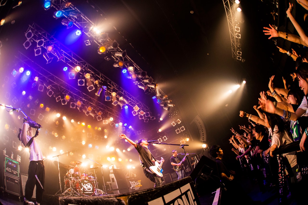 KNOCK OUT MONKEY「BACK TO THE MIXTURE Part II」の様子。（撮影：マッサン）