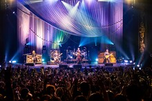 「GLAY LIVE TOUR 2019 -SURVIVAL- 令和最初のGLAYとHEAVY GAUGE」福岡サンパレス公演の様子。（撮影：岡田裕介）