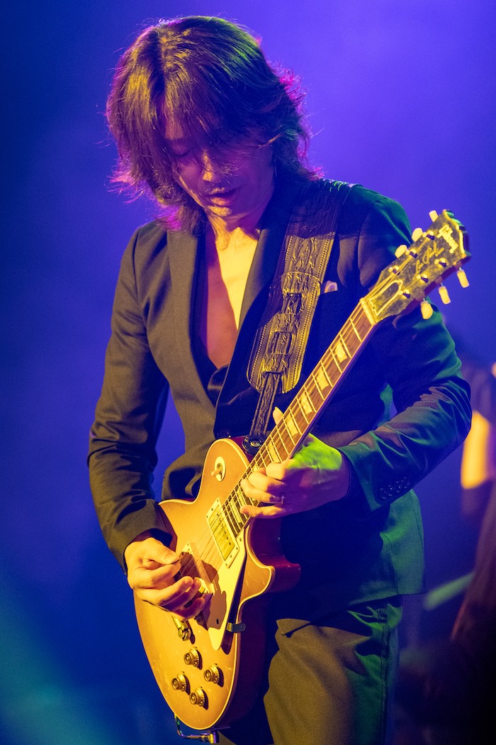TAKURO（G）（撮影：岡田裕介）