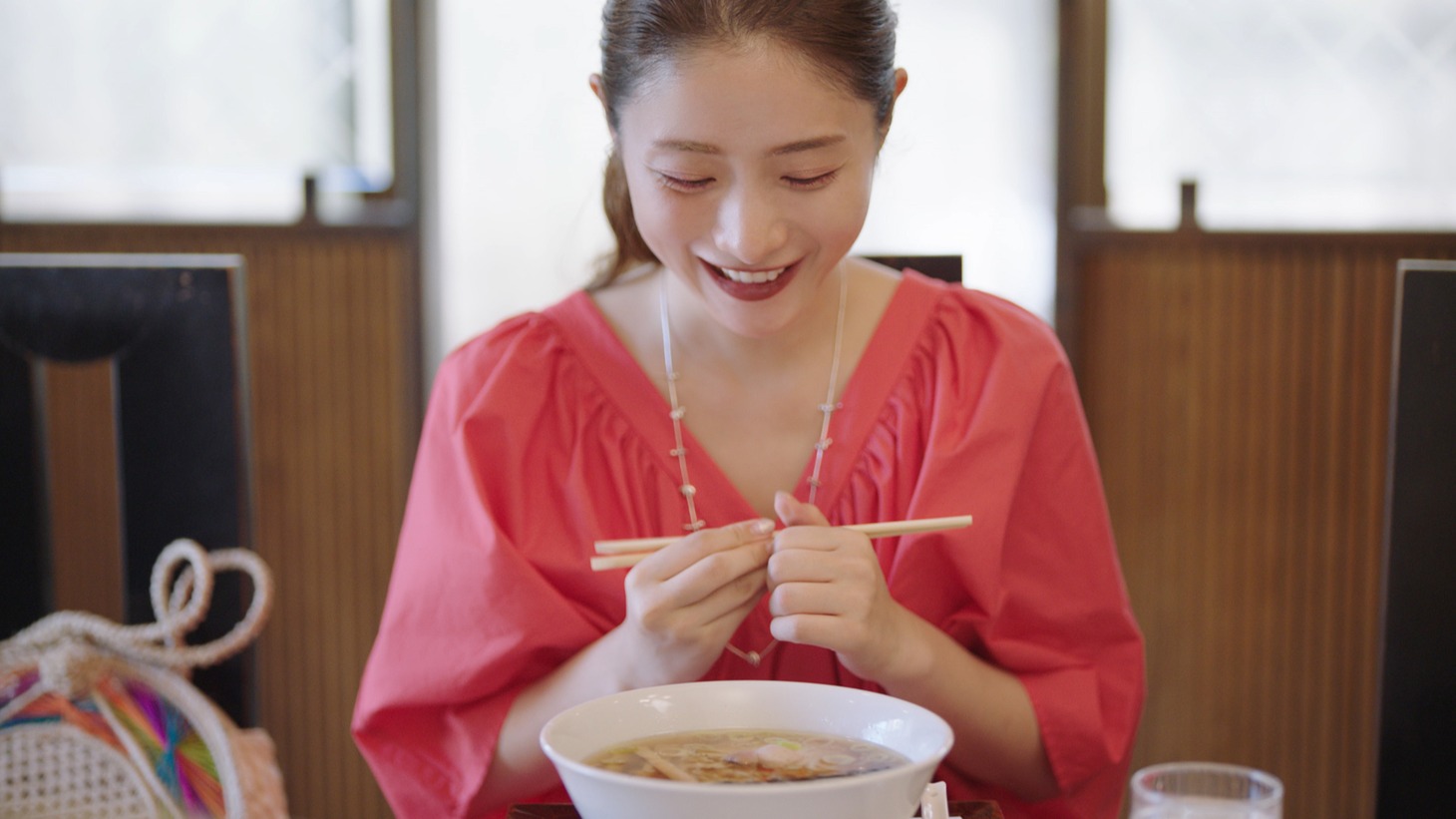 「Find my Tokyo.」の新CM「荻窪_ハーモニーがたくさん生まれる街」編のワンシーン。