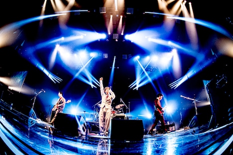 「OKAMOTO'S 10th ANNIVERSARY LIVE "LAST BOY"」の様子。（撮影：浜野カズシ）