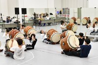 「音楽の日」腹筋太鼓のリハーサルの様子。(c)TBS