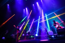 スガシカオ「SUGA SHIKAO TOUR 2019～労働なんかしないで 光合成だけで生きたい～」東京・NHKホール公演の様子。（撮影：岸田哲平）