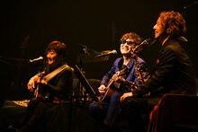 スガシカオ「SUGA SHIKAO TOUR 2019～労働なんかしないで 光合成だけで生きたい～」東京・NHKホール公演の様子。（撮影：岸田哲平）