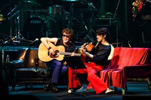 スガシカオ「SUGA SHIKAO TOUR 2019～労働なんかしないで 光合成だけで生きたい～」東京・NHKホール公演の様子。（撮影：岸田哲平）