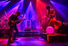 スガシカオ「SUGA SHIKAO TOUR 2019～労働なんかしないで 光合成だけで生きたい～」東京・NHKホール公演の様子。（撮影：岸田哲平）