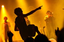 スガシカオ「SUGA SHIKAO TOUR 2019～労働なんかしないで 光合成だけで生きたい～」東京・NHKホール公演の様子。（撮影：岸田哲平）