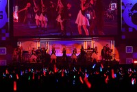 スフィアとJAM Projectのコラボステージの様子。