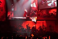 JAM ProjectとOLDCODEXのコラボステージの様子。