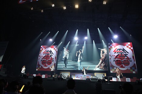 森久保祥太郎、小野大輔、寺島拓篤、鈴村健一のステージの様子。