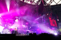 「ひきこもりたちでもフェスがしたい！～世界征服I＠メットライフドーム～」の様子。（撮影：加藤千絵［CAPS］/ 小松陽祐［ODD JOB］ / 新澤和久 / 堀卓朗［ELENORE］）