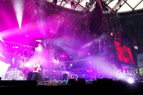 「ひきこもりたちでもフェスがしたい！～世界征服I＠メットライフドーム～」の様子。（撮影：加藤千絵［CAPS］/ 小松陽祐［ODD JOB］ / 新澤和久 / 堀卓朗［ELENORE］）