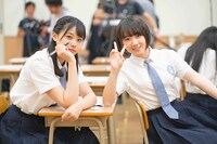 左から瀧野由美子、甲斐心愛。(c)東北新社