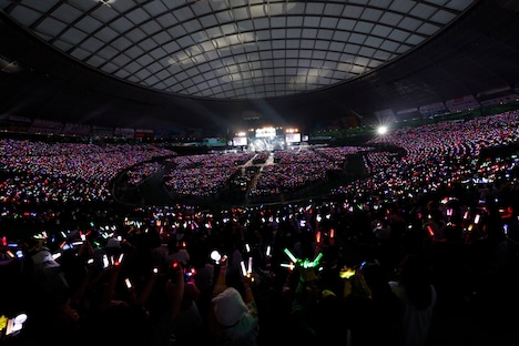 「ひきこもりたちでもフェスがしたい！～世界征服I＠メットライフドーム～」の様子。（撮影：加藤千絵［CAPS］/ 小松陽祐［ODD JOB］ / 新澤和久 / 堀卓朗［ELENORE］）