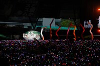 「ひきこもりたちでもフェスがしたい！～世界征服I＠メットライフドーム～」の様子。（撮影：加藤千絵［CAPS］/ 小松陽祐［ODD JOB］ / 新澤和久 / 堀卓朗［ELENORE］）