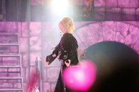 人気画像5位は「『革命は成った』まふまふ、最強の14人と“世界征服”への大きな一歩踏み出す」より、まふまふ。（撮影：加藤千絵［CAPS］/ 小松陽祐［ODD JOB］ / 新澤和久 / 堀卓朗［ELENORE］）