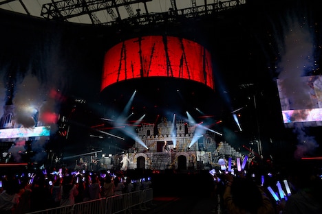 「ひきこもりたちでもフェスがしたい！～世界征服I＠メットライフドーム～」の様子。（撮影：加藤千絵［CAPS］/ 小松陽祐［ODD JOB］ / 新澤和久 / 堀卓朗［ELENORE］）